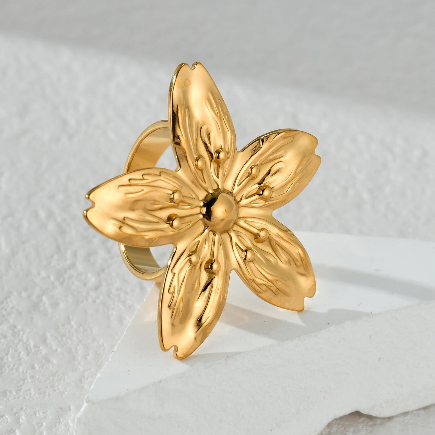 New Trendy 18K Gold-plated Flowers Ring For Women Stylish Vintage