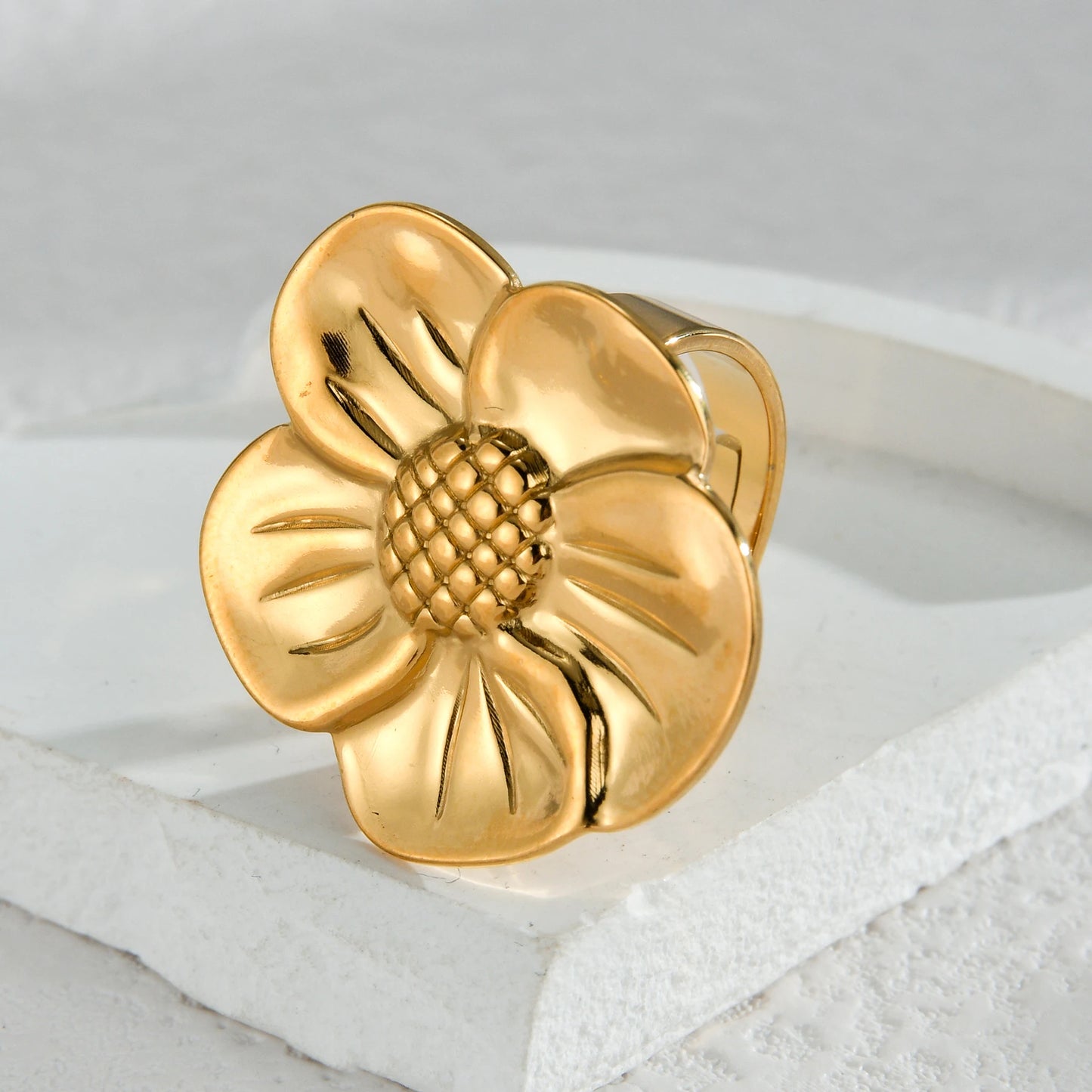 New Trendy 18K Gold-plated Flowers Ring For Women Stylish Vintage